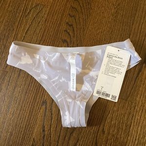 Lululemon explore the shore bottom